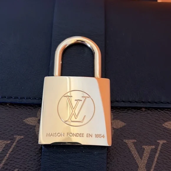 NWT Louis Vuitton Locky BB - Picture 7 of 15